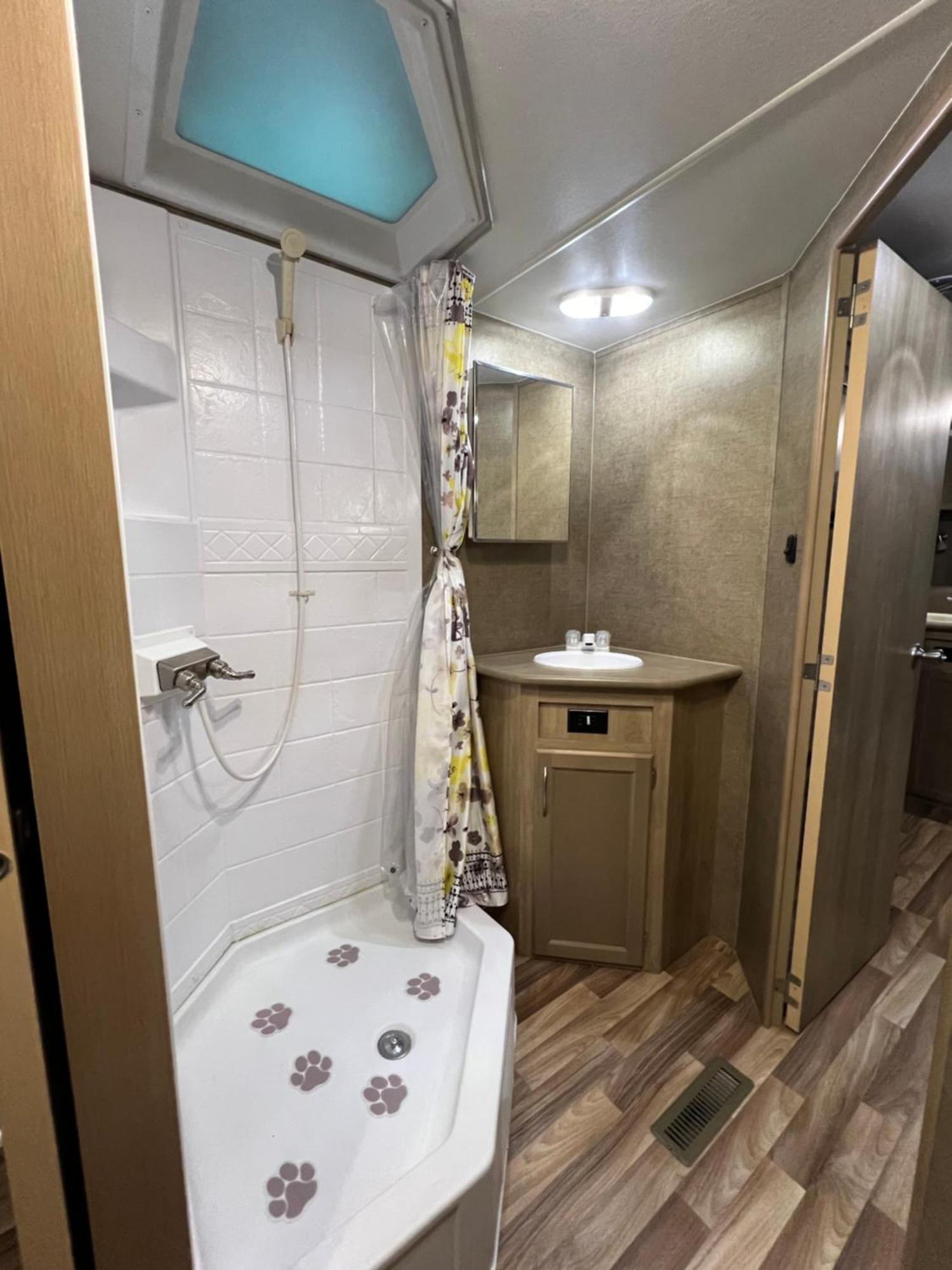 Готель Surfside Glamping Camper Клемет Екстер'єр фото
