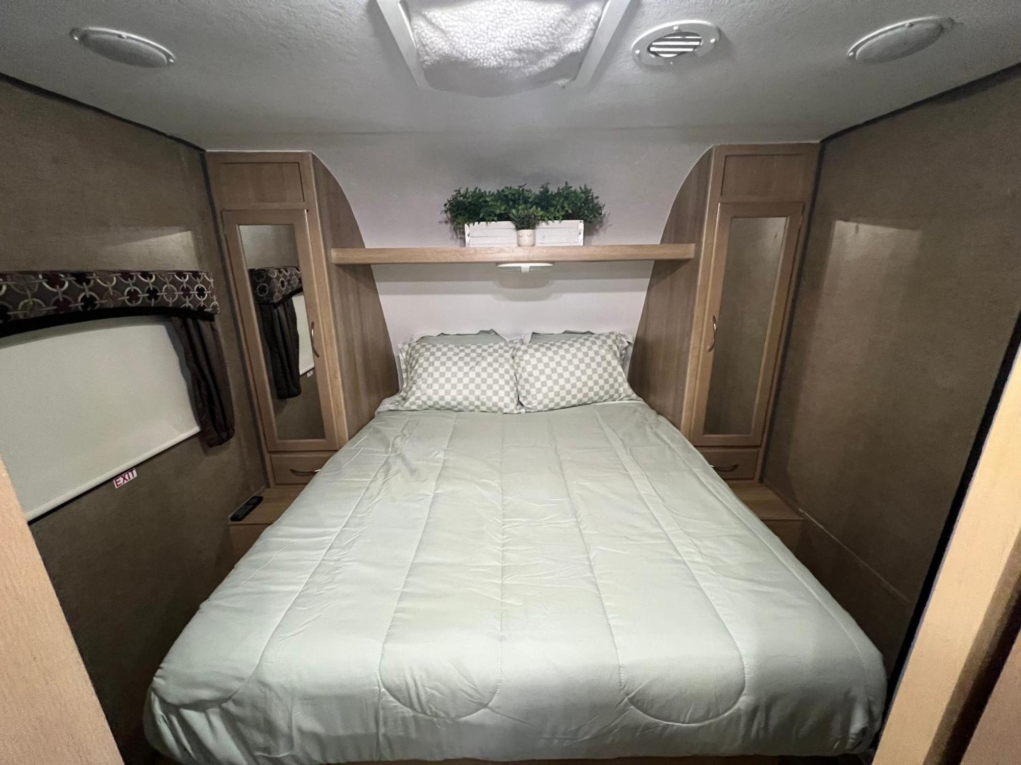 Готель Surfside Glamping Camper Клемет Екстер'єр фото